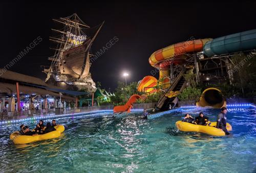 NIGHT SPLASH
