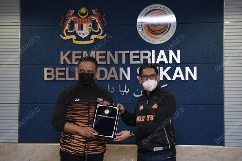 DATUK SERI FAIZAL AZUMU