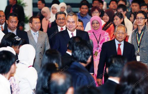 RAJA DR NAZRIN SHAH
