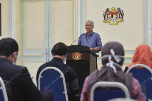 DATUK SERI ISMAIL SABRI YAAKOB