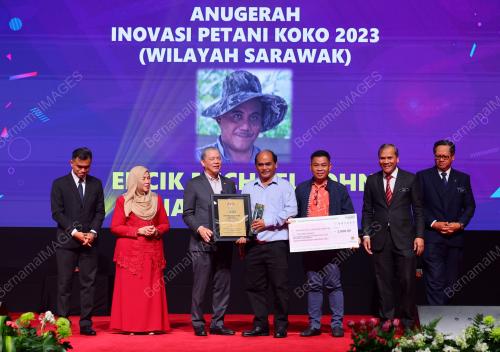 DATUK SERI FADILLAH YUSOF