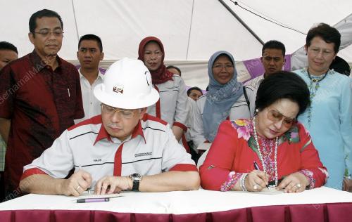 MOHD NAJIB TUN ABDUL RAZAK
