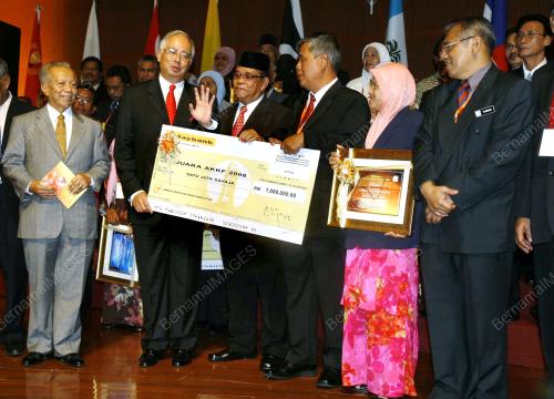 MOHD NAJIB TUN ABDUL RAZAK