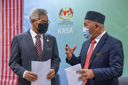 DATUK SERI TUAN IBRAHIM TUAN MAN