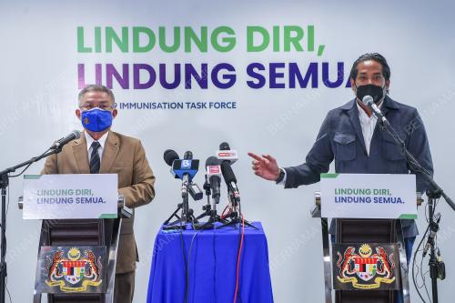 DATUK SERI DR ADHAM BABA & KHAIRY JAMALUDDIN