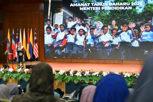 FADHLINA SIDEK
