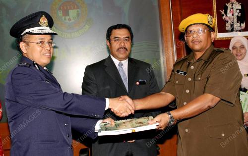 DATUK ISHAK MOHAMED