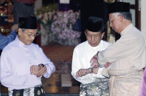 MOHD NAJIB TUN ABDUL RAZAK