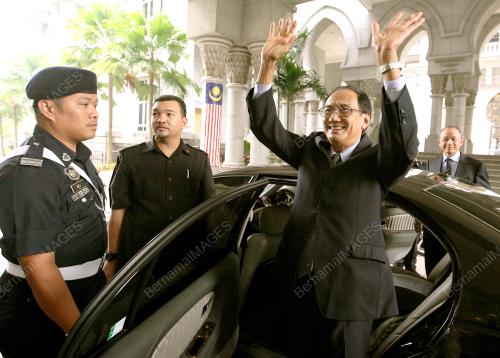 TUN ZAKI TUN AZMI