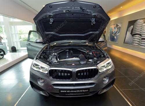PTJ08_09092015_BMW_X6