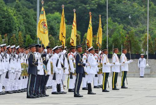 ISTIADAT MENGARAK PANJI PANJI YANG DI PERTUAN AGONG