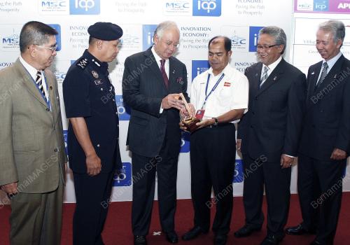 MOHD NAJIB TUN ABDUL RAZAK