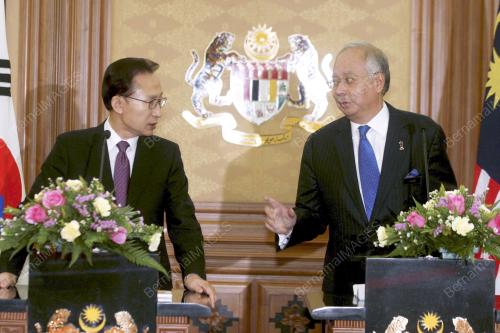 MOHD NAJIB TUN ABDUL RAZAK