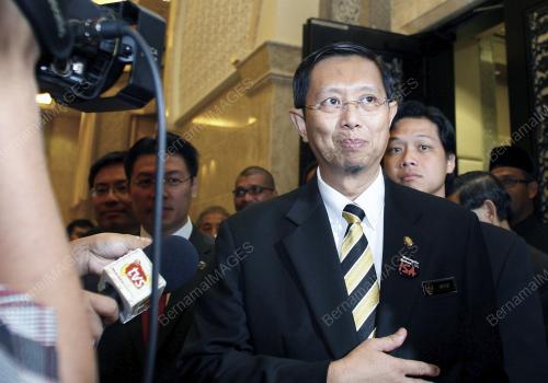 MOHD NIZAR JAMALUDDIN