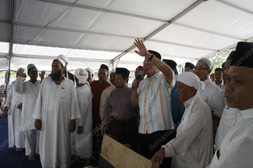 MOHD NAJIB TUN ABDUL RAZAK
