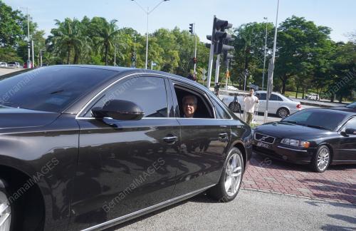 DATUK SERI ISMAIL SABRI YAAKOB