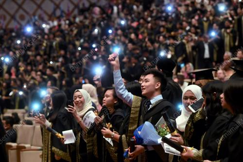 PTJ08_14072018_GRADUASI