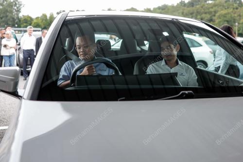 NIK NAZMI NIK AHMAD