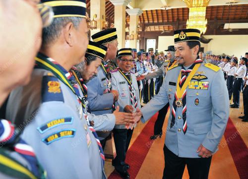 PENGURNIAAN BINTANG PENGAKAP