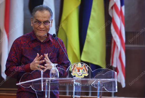 DATUK SERI DR DZULKEFLY AHMAD