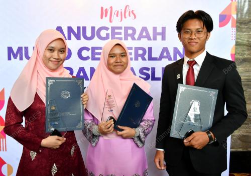 DATUK SERI MAHDZIR KHALID