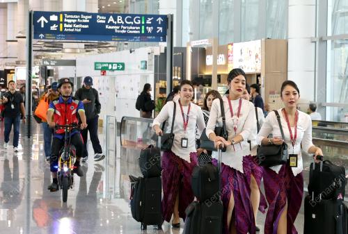 PENAMBAHBAIKAN KLIA TERMINAL 1