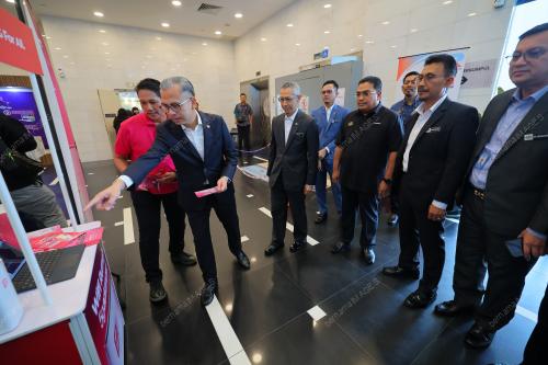 DATUK FAHMI FADZIL