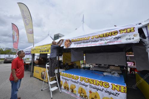 PERSIAPAN TAPAK BAZAR RAMADAN