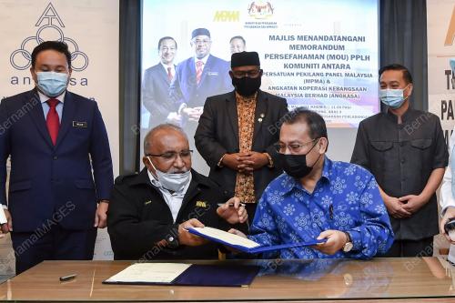 DATUK DR MOHD KHAIRUDDIN AMAN RAZALI