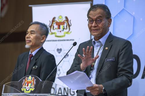 DATUK SERI DR DZULKEFLY AHMAD