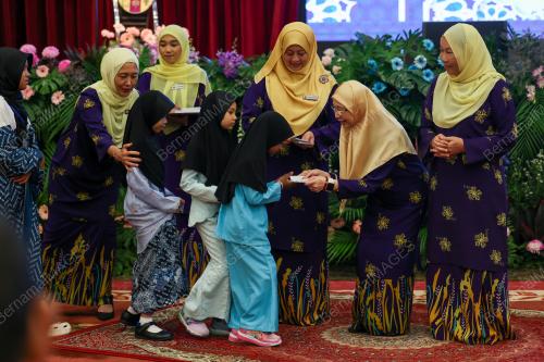 DATUK SERI DR WAN AZIZAH WAN ISMAIL