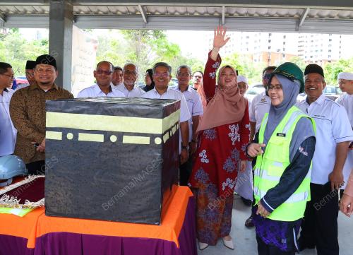 FADHLINA SIDEK