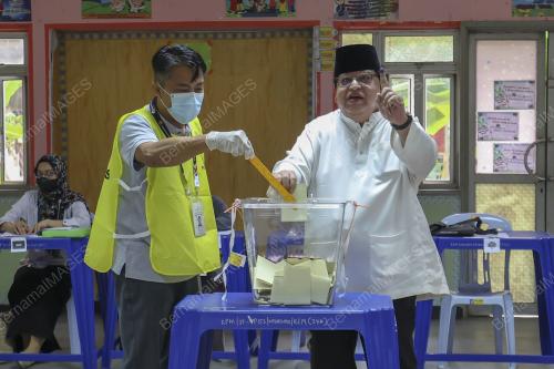 DATUK SERI TENGKU ADNAN TENGKU MANSOR