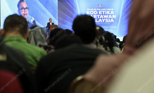 FAHMI FADZIL