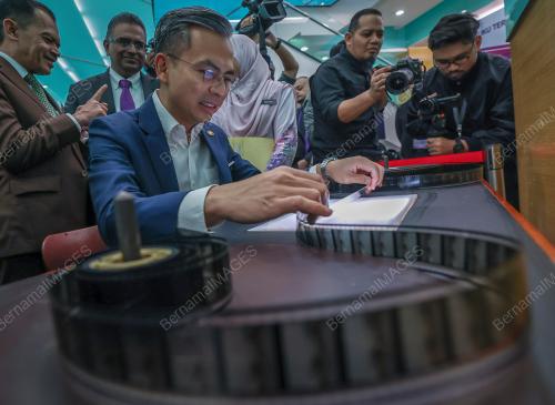 FAHMI FADZIL