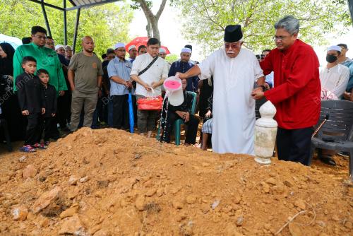 TRAGEDI NAHAS PESAWAT ELMINA