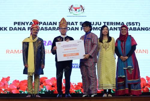 FAHMI FADZIL