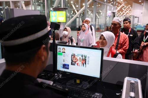 KUMPULAN PERTAMA JEMAAH HAJI MALAYSIA
