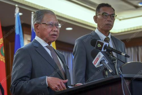 DATUK SERI MUSTAPA MOHAMED