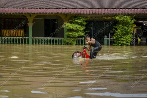 PTJ08_21102021_BANJIR_DENGKIL