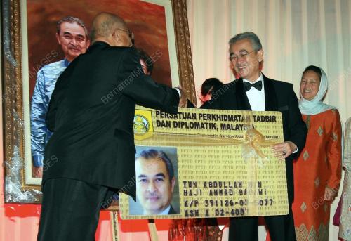 TUN ABDULLAH AHMAD BADAWI