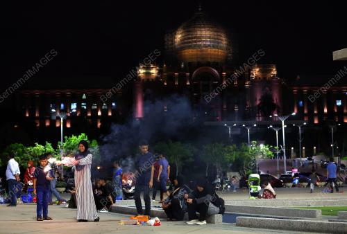 TINJAUAN CUTI UMUM HARI RAYA