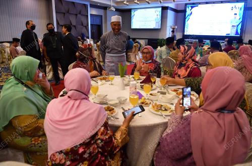 DATUK IDRIS AHMAD