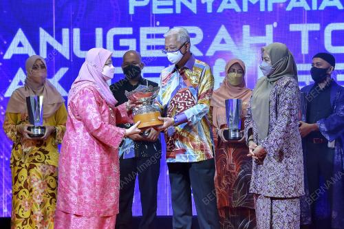 DATUK SERI ISMAIL SABRI YAAKOB
