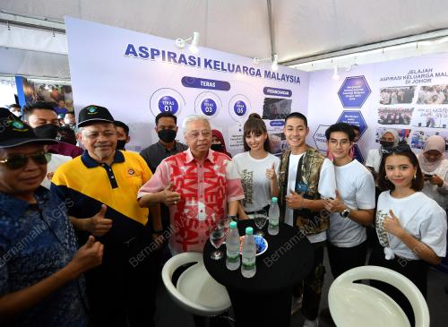 DATUK SERI ISMAIL SABRI YAAKOB