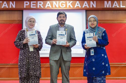 DATUK SERI DR MOHD UZIR MAHIDIN