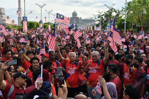 DATUK SERI ISMAIL SABRI YAAKOB