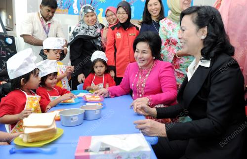 DATIN SERI ROSMAH MANSOR