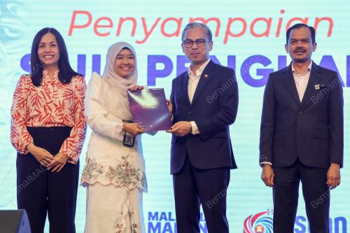 DATUK FAHMI FADZIL