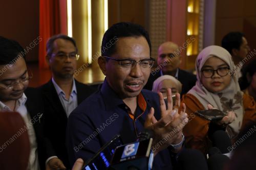 DATUK SERI DR ZAINI UJANG